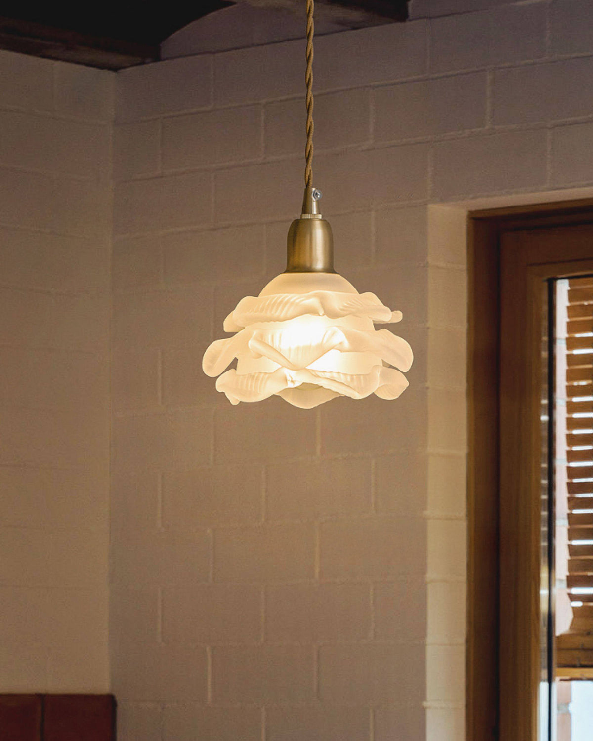 WOMO Cream White Glass Flower Pendant Light-WM3173 — product view 6