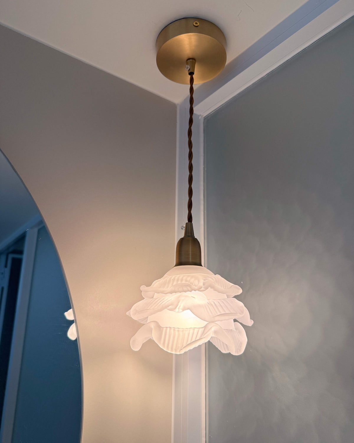 WOMO Cream White Glass Flower Pendant Light-WM3173 — product view 7