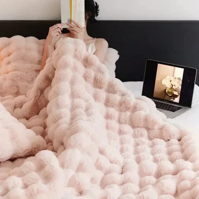 LoungeYard | Wearable Fluffy Blanket made of Faux Fur - VeluLuxe — product view 5