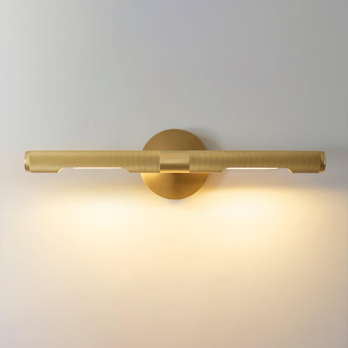 Solvain Modern Brass LED Wall Sconce – Elegant Contemporary Lighting — product view 1