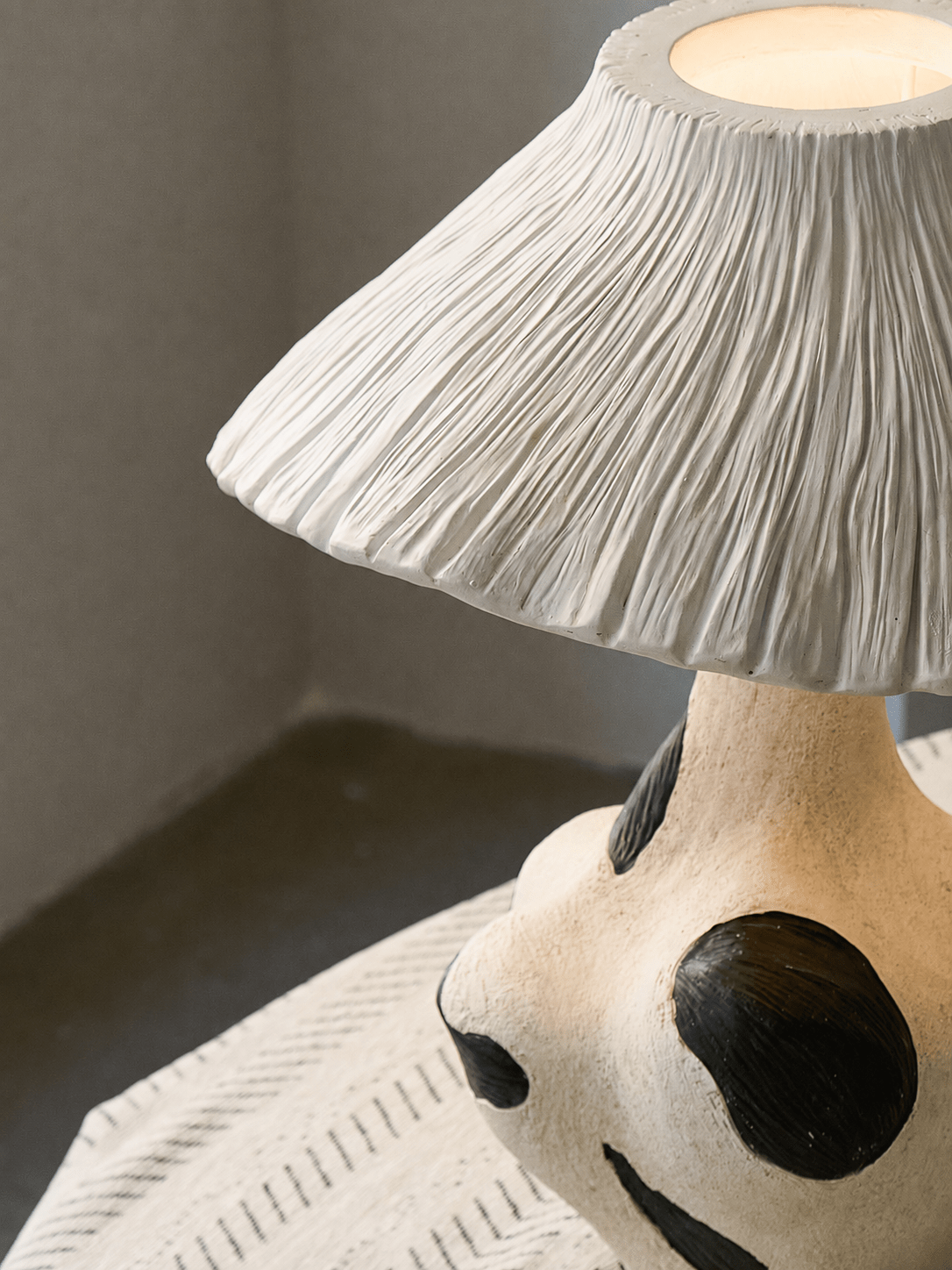 Mirea Sculptural Art Table Lamp — product view 3
