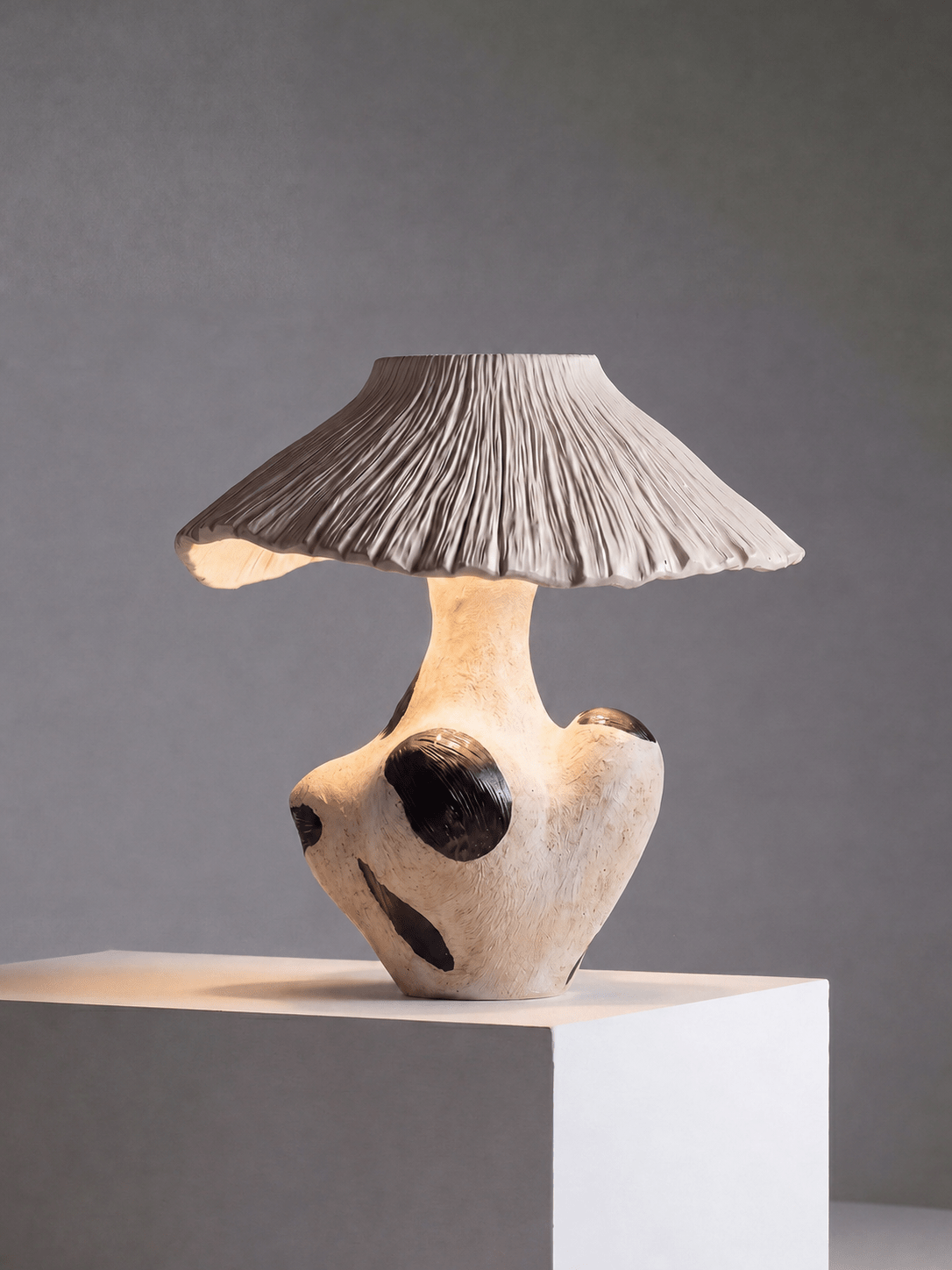 Mirea Sculptural Art Table Lamp — product view 4
