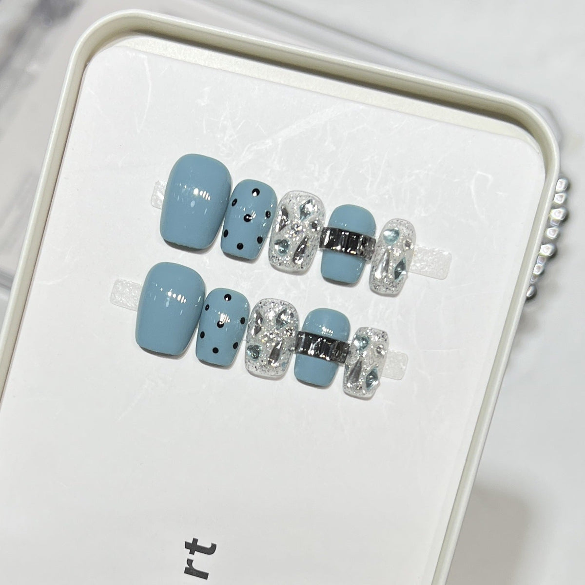 Artistic Press-On Nail Kit — product view 2
