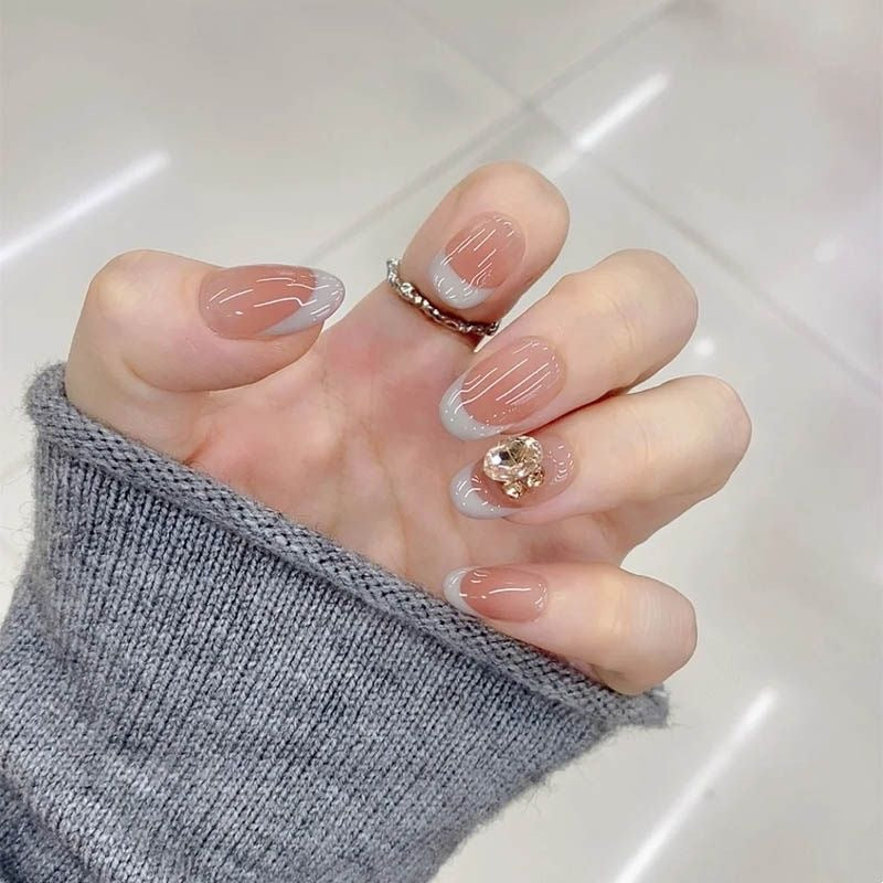 Elegant Press-On Nail Art Set — product view 1