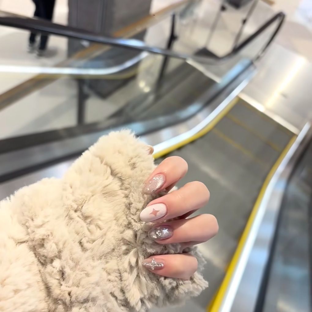 Artistic Press-On Nail Decor — product view 4