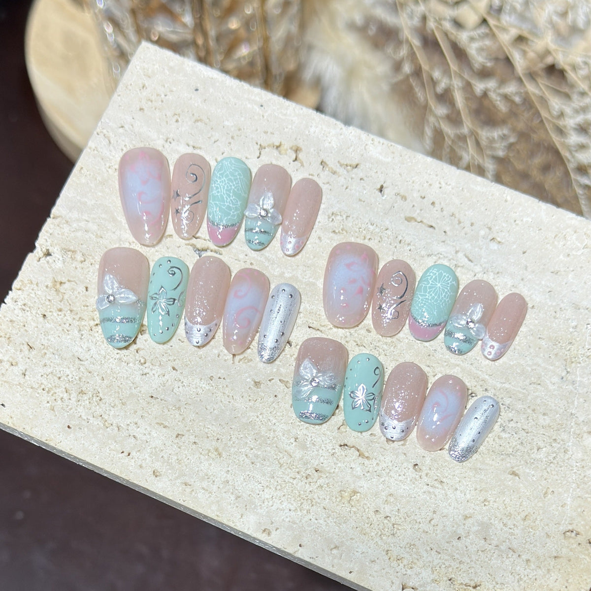 Artistic Press-On Nail Art Set 1790734225 — product view 2