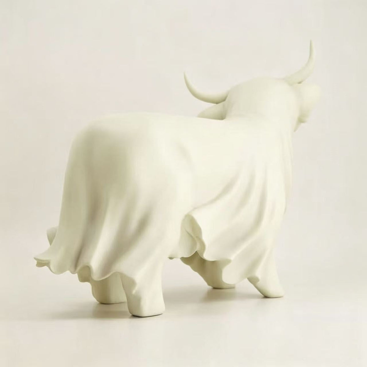 Decorative Cow Figurine Bowlift — product view 2