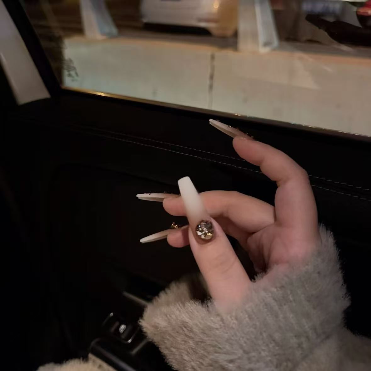 Elegant Almond Shaped Press-On Nail Set — product view 4