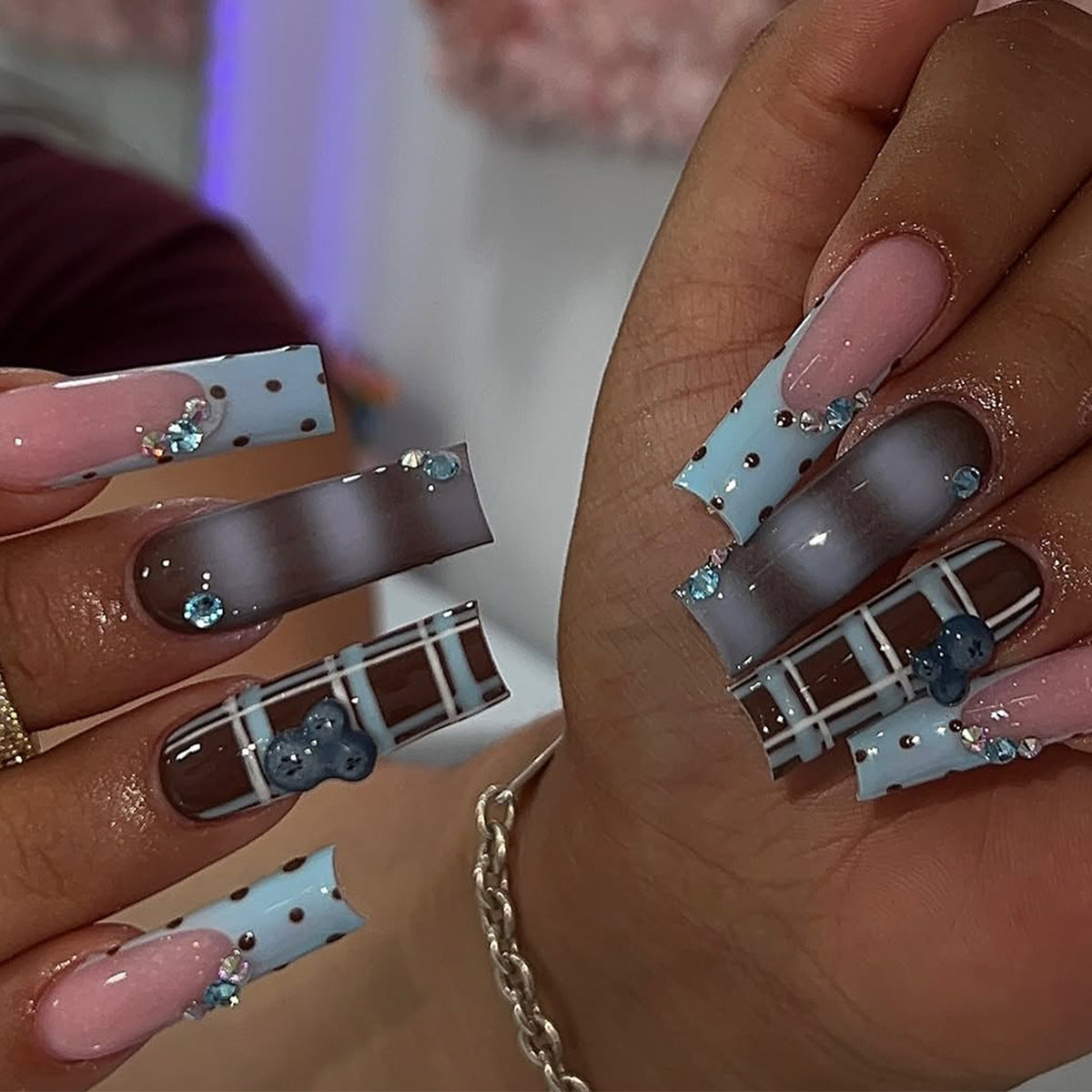 Artistic Press-On Nail Design Kit — product view 1