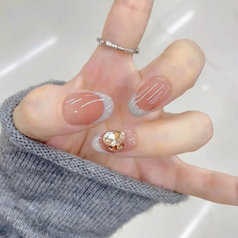 Elegant Press-On Nail Art Set — product view 2