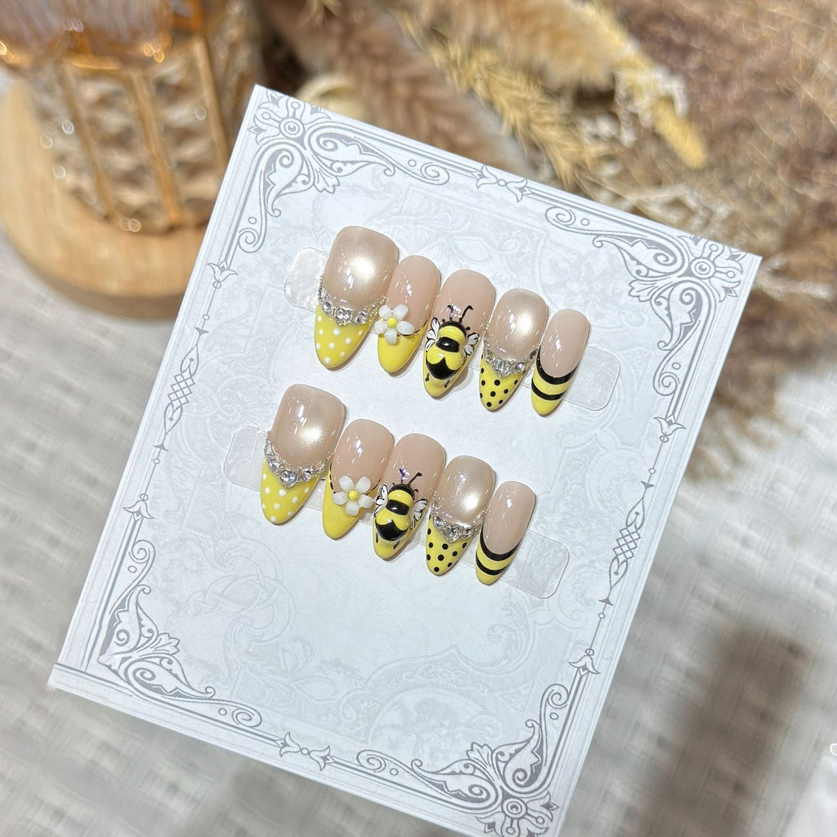 Bee-Inspired Creative Press-On Nail Set — product view 1