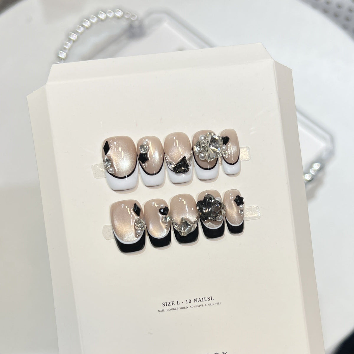 Artistic Press-On Nail Design Set — product view 2