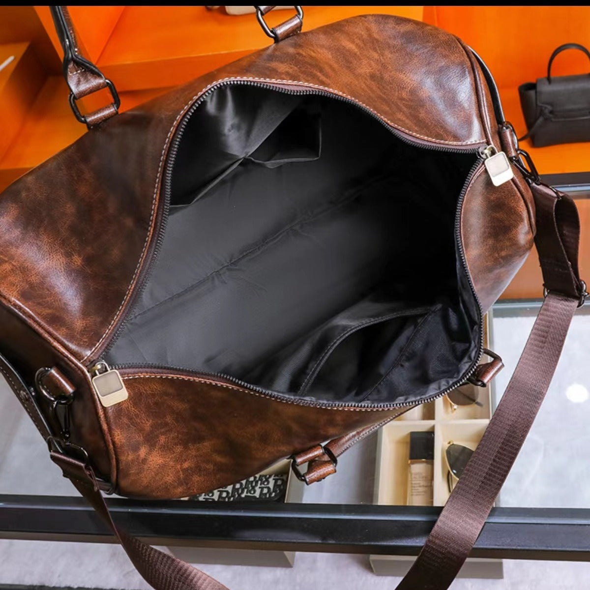 Elegant Leather Weekend Duffle Bag — product view 4