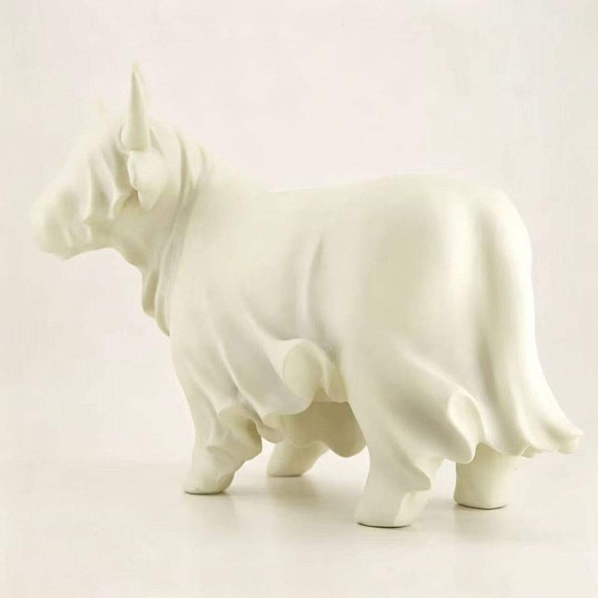 Decorative Cow Figurine Bowlift — product view 3