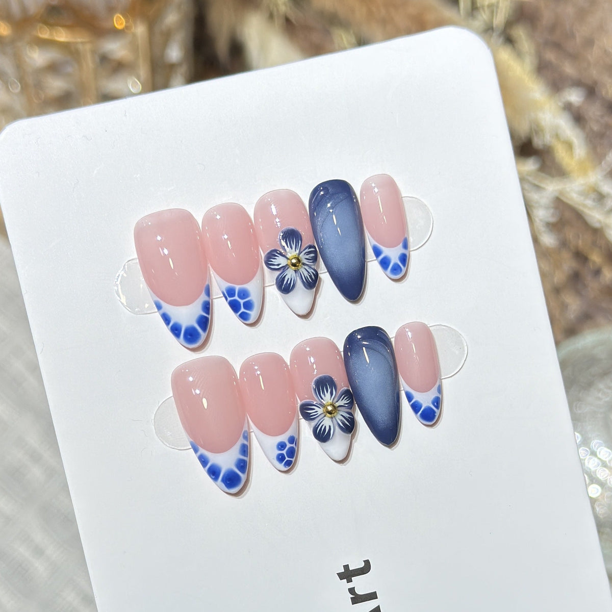 Elegant Artistic Press-On Nails — product view 4