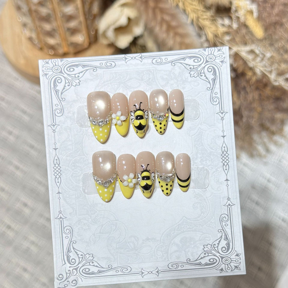Bee-Inspired Creative Press-On Nail Set — product view 2