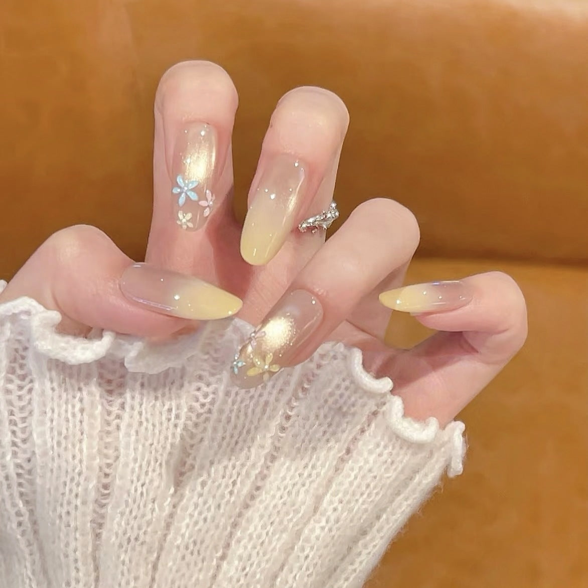 Elegant Floral Press-On Nails — product view 3