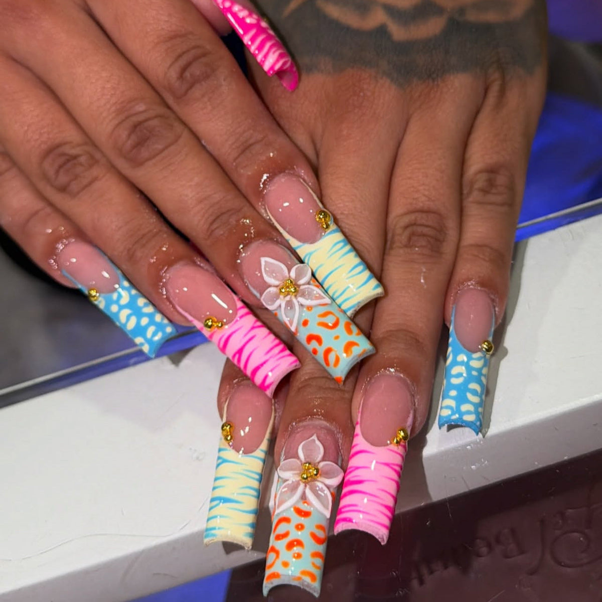 Artistic Press-On Nail Set — product view 1