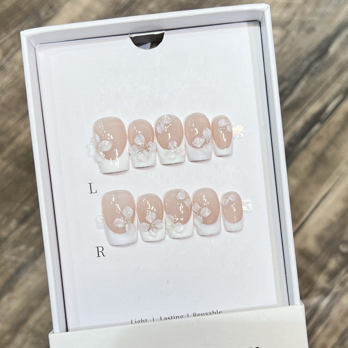 Elegant Floral Design Press-On Nails — product view 3
