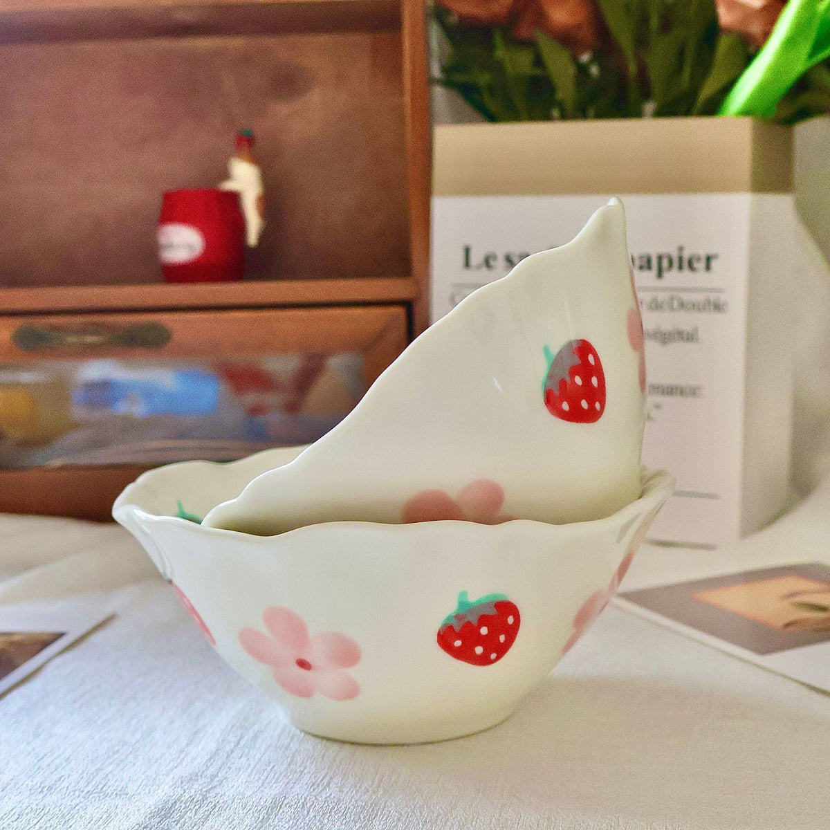 Decorative hand-painted ceramic bowl with wavy edge and tulip design — product view 2