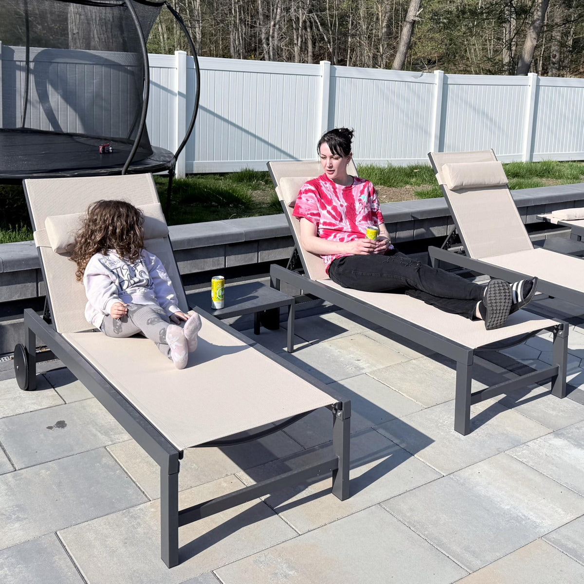 PURPLE LEAF Outdoor Lounge Chair Patio Chaise Pool Lounger Aluminum Frame with Side Table and Wheels for Outside Sunbathing Tanning Recliner Including Pillows — product view 2