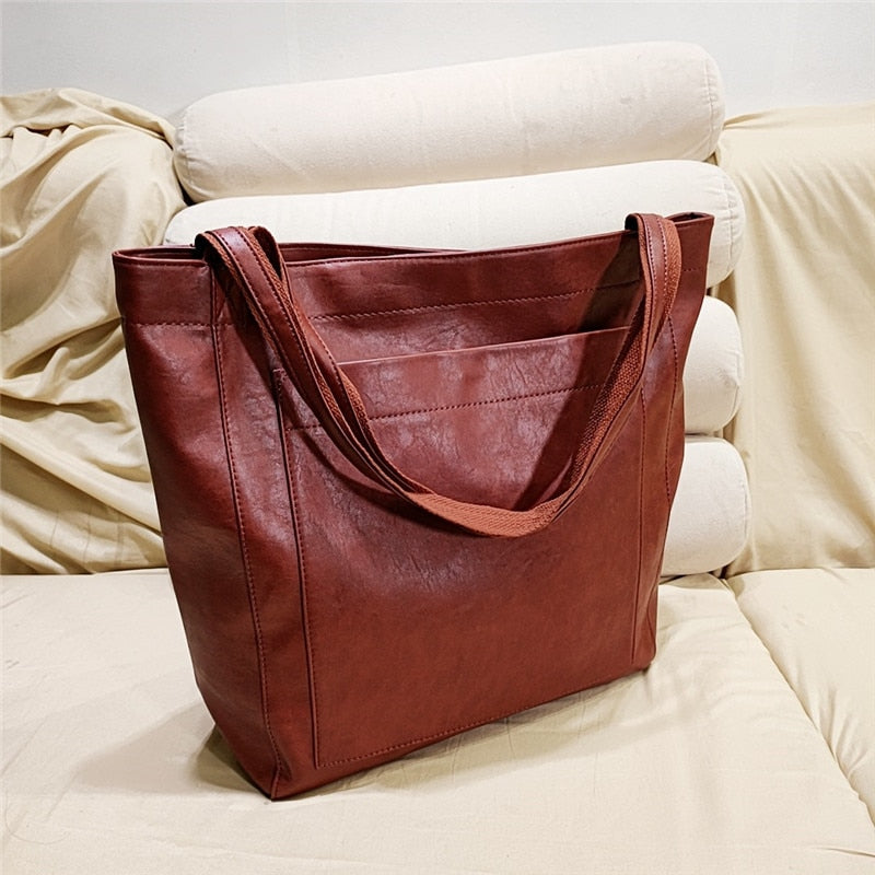 LoungeYard | Carry Not Just a Bag — Feel the Power of Perfect Order and Timeless Style Everywhere with You! — product view 7