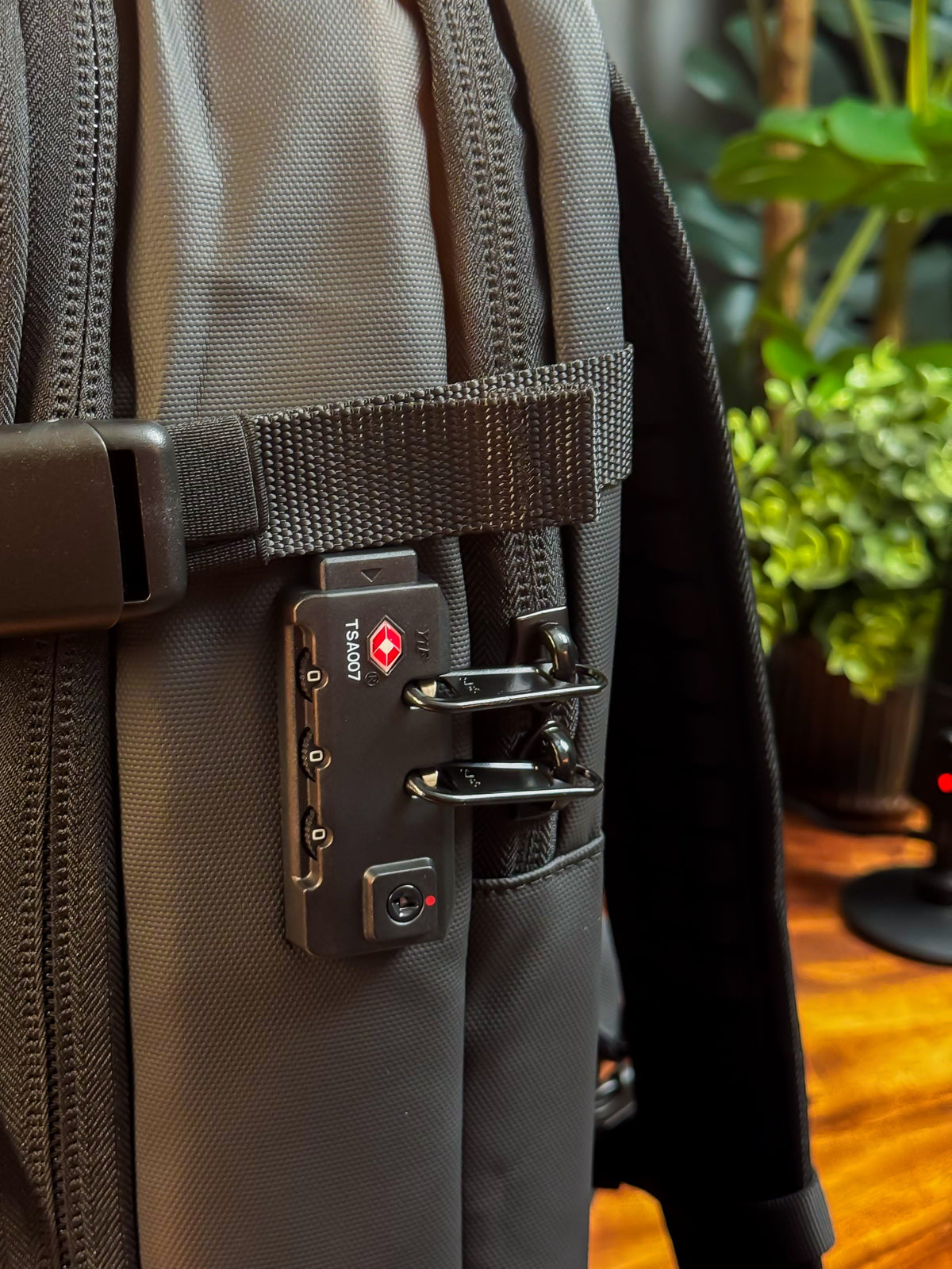 LoungeYard | 17" Laptop Backpack with Vacuum Compression Lightweight and Spacious — product view 4