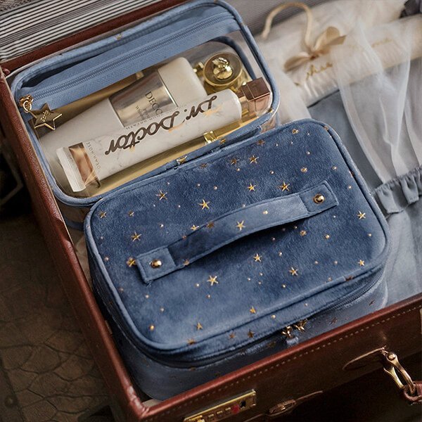 LoungeYard | Large capacity velvet cosmetic bag + wash bag — product view 7