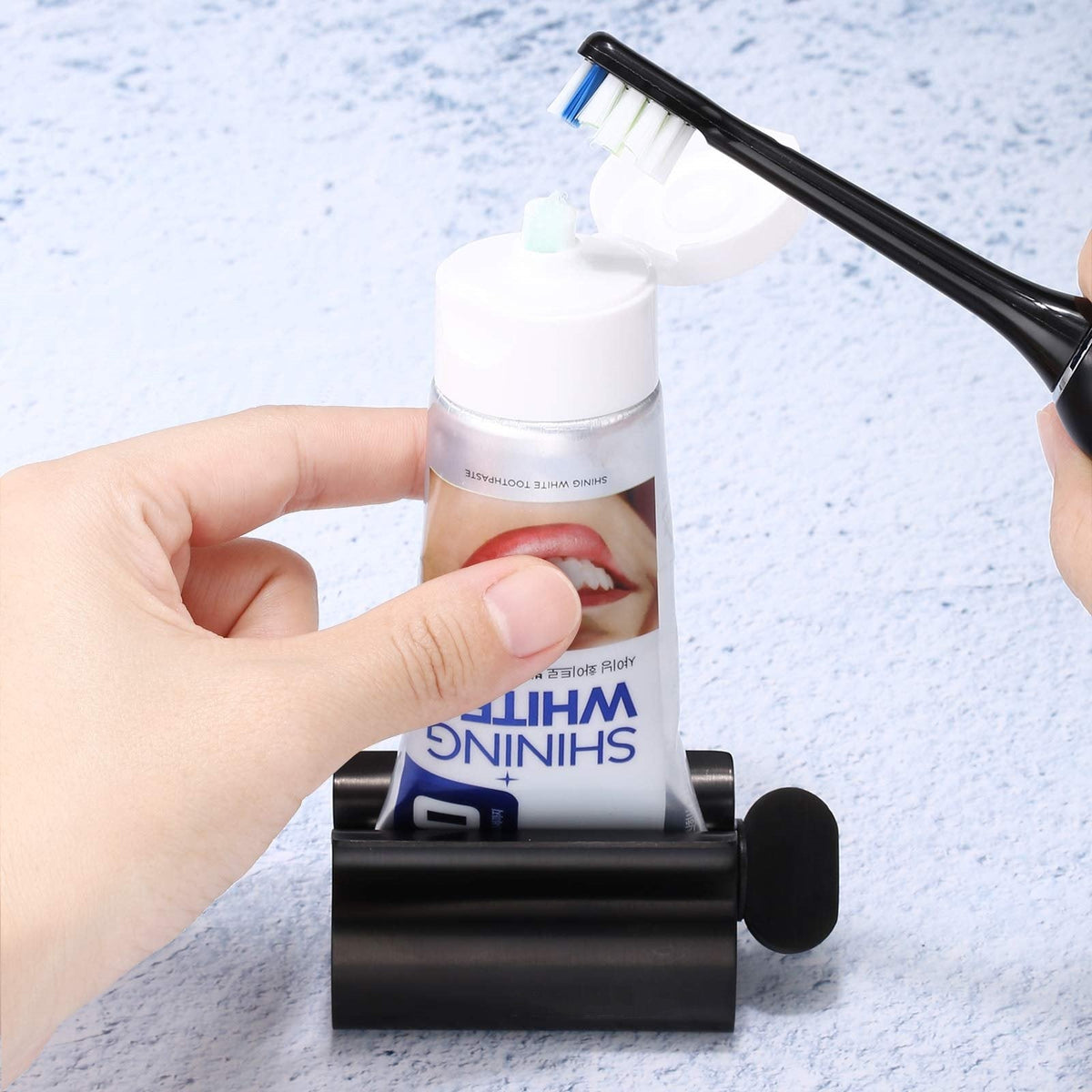 LoungeYard | Toothpaste Tube Squeezer — product view 2