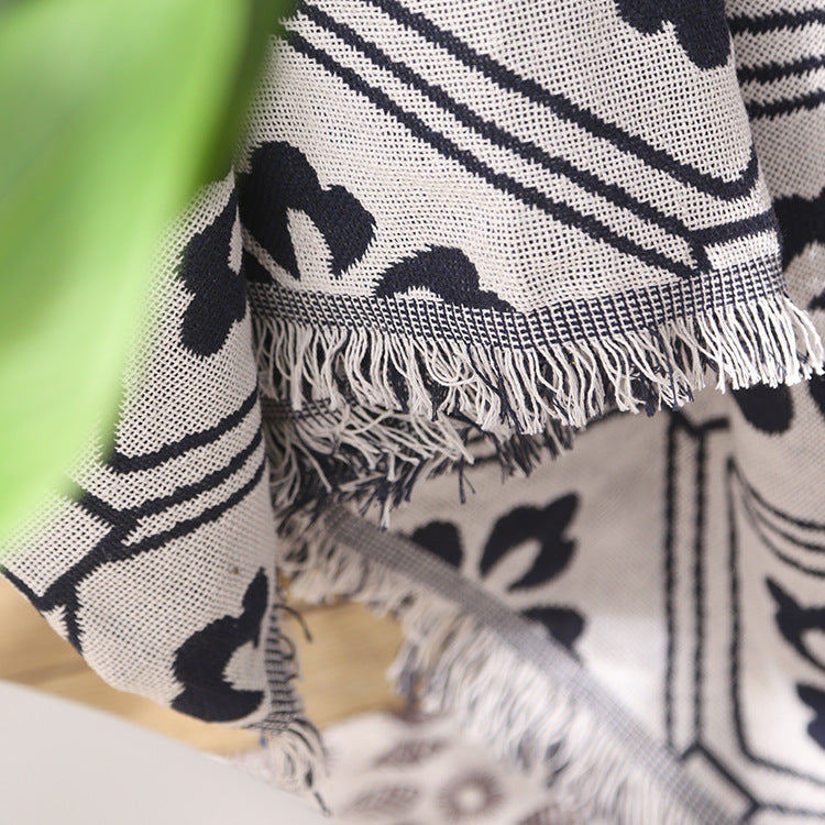 Floral Patterned Throw Blanket — product view 3