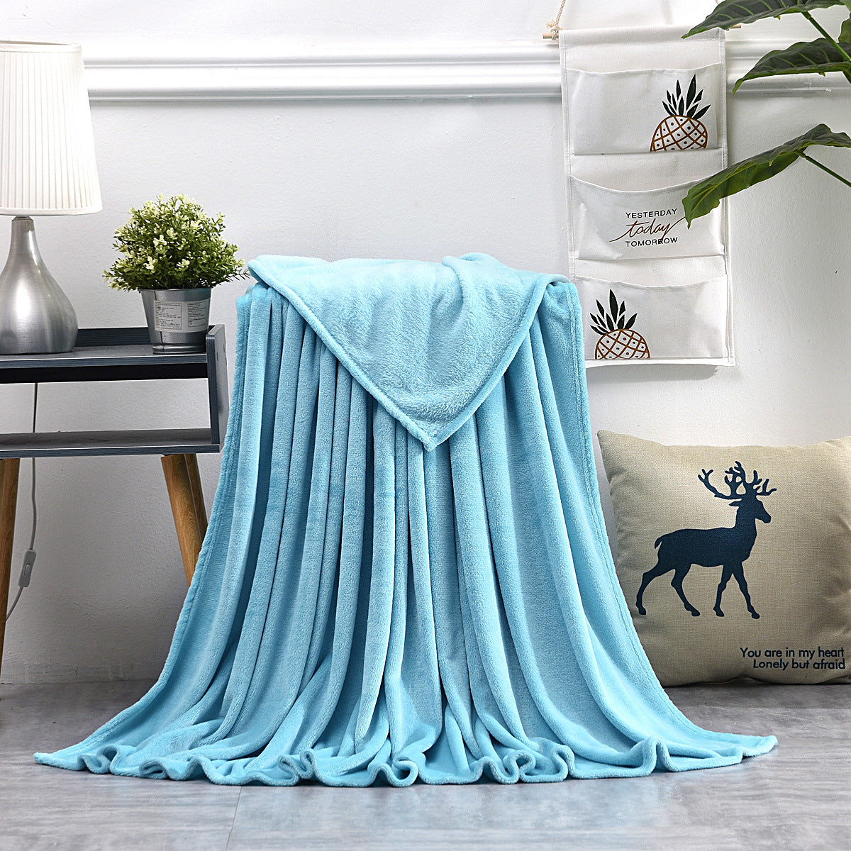 Women Fleece Blanket LoungeYard — product view 3