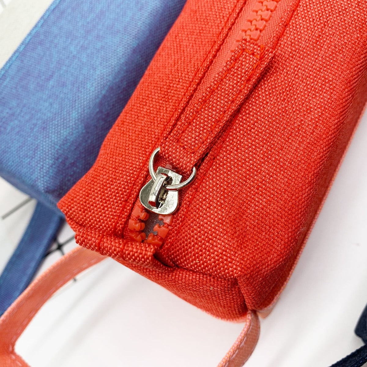 Sleek Multi-Pocket Organizer Pouch — product view 3