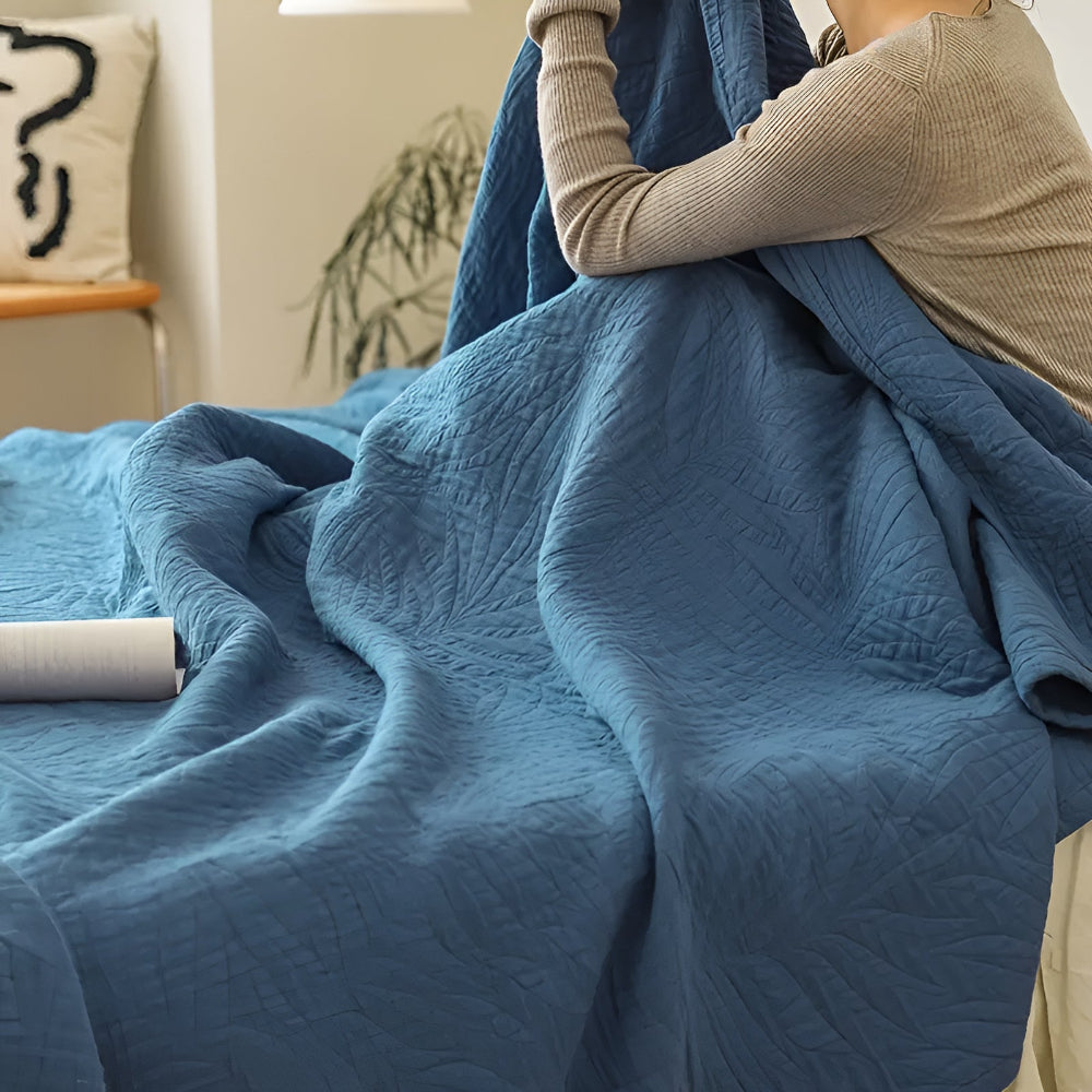LoungeYard | Soft Leaf Cotton Blanket — product view 2