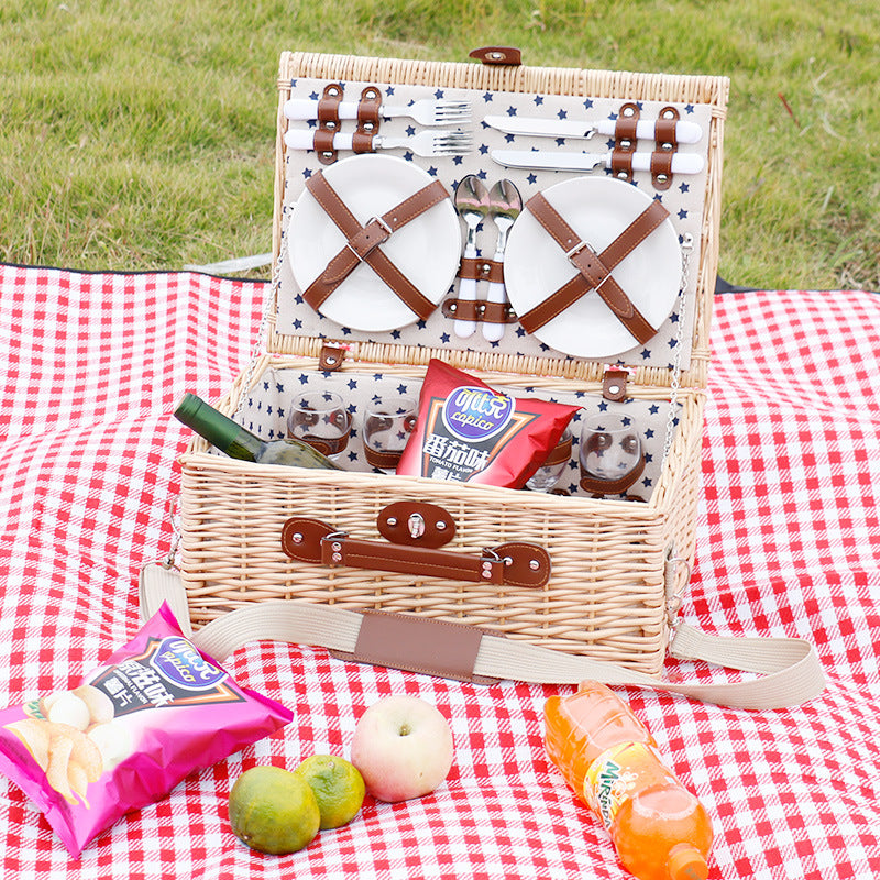 Women's picnic basket with integrated dish set and practical carrying strap LoungeYard — product view 3