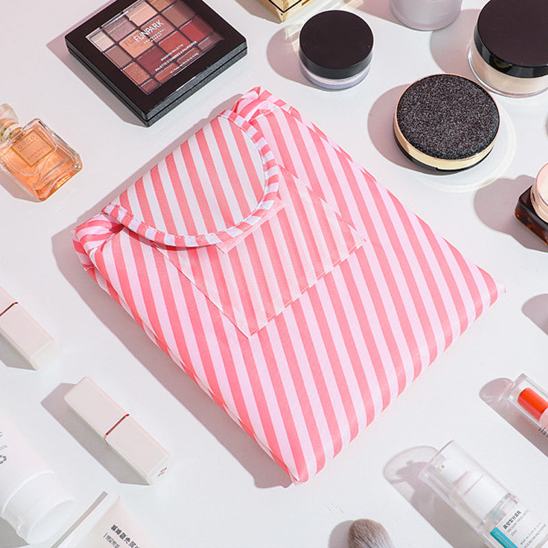 Magical cosmetic bag | LoungeYard — product view 5
