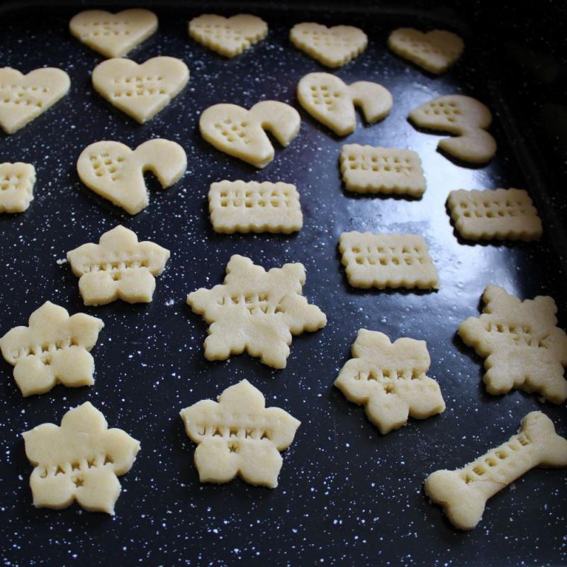 LoungeYard | English Alphabet Cookie Cutter — product view 6