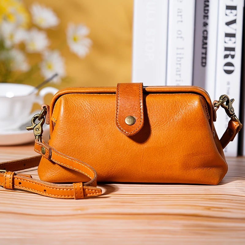 LoungeYard | Vintage handmade leather bag — product view 1
