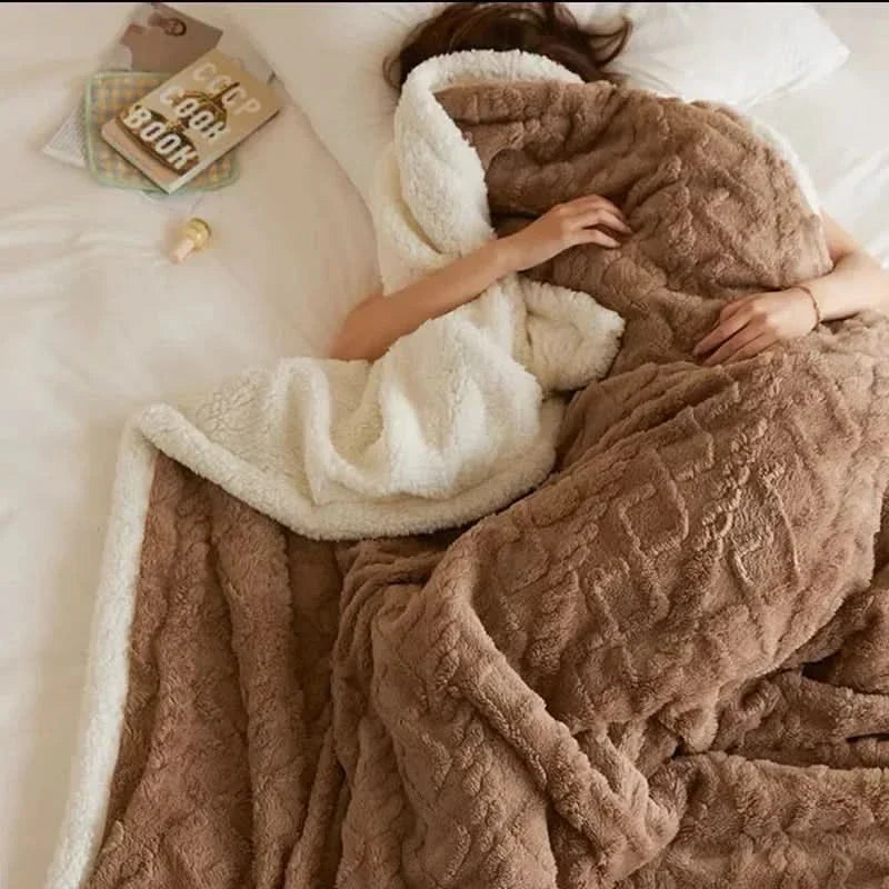 LoungeYard | Thick Lambswool Fleece Winter Blanket Soft Warm Throw — product view 4