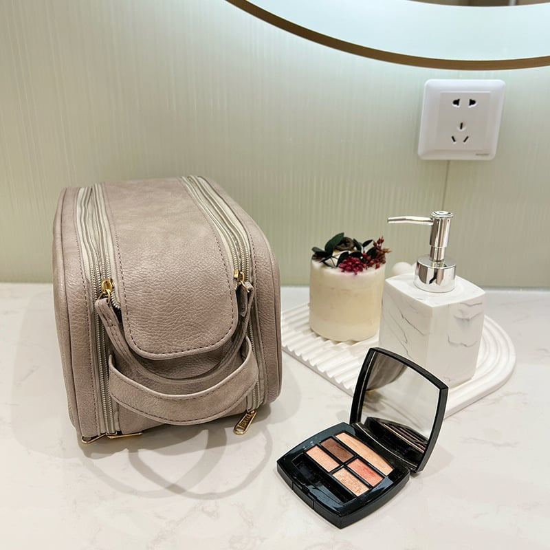 LoungeYard | Large Travel Makeup Bag — product view 3