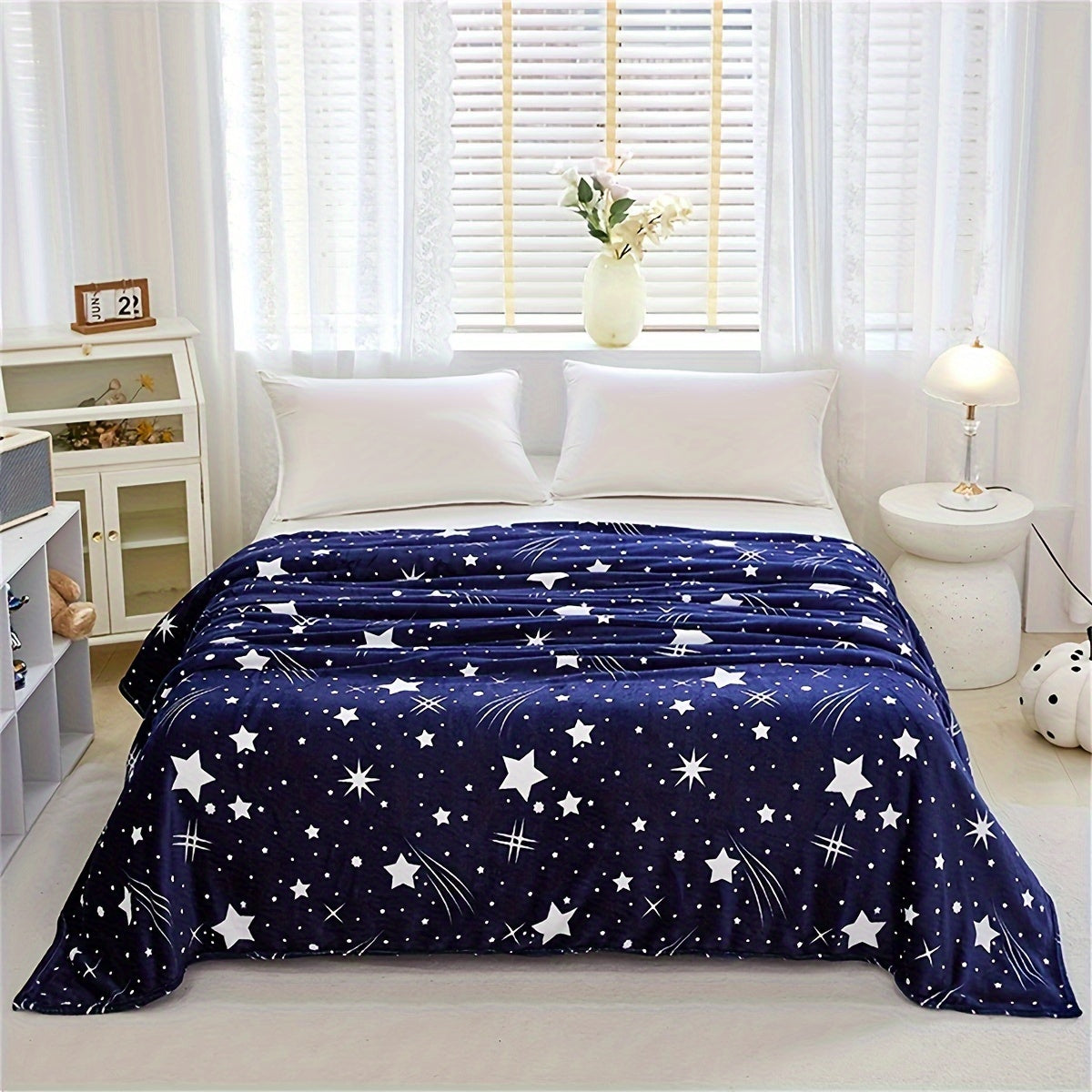 MeteorFleece – Soft Fleece Blanket with Meteor Pattern LoungeYard — product view 4