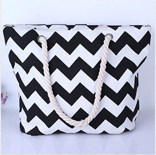 Large shopping bag with modern zigzag design LoungeYard — product view 1