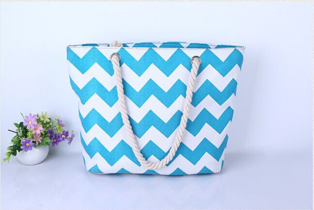 Large shopping bag with modern zigzag design LoungeYard — product view 2