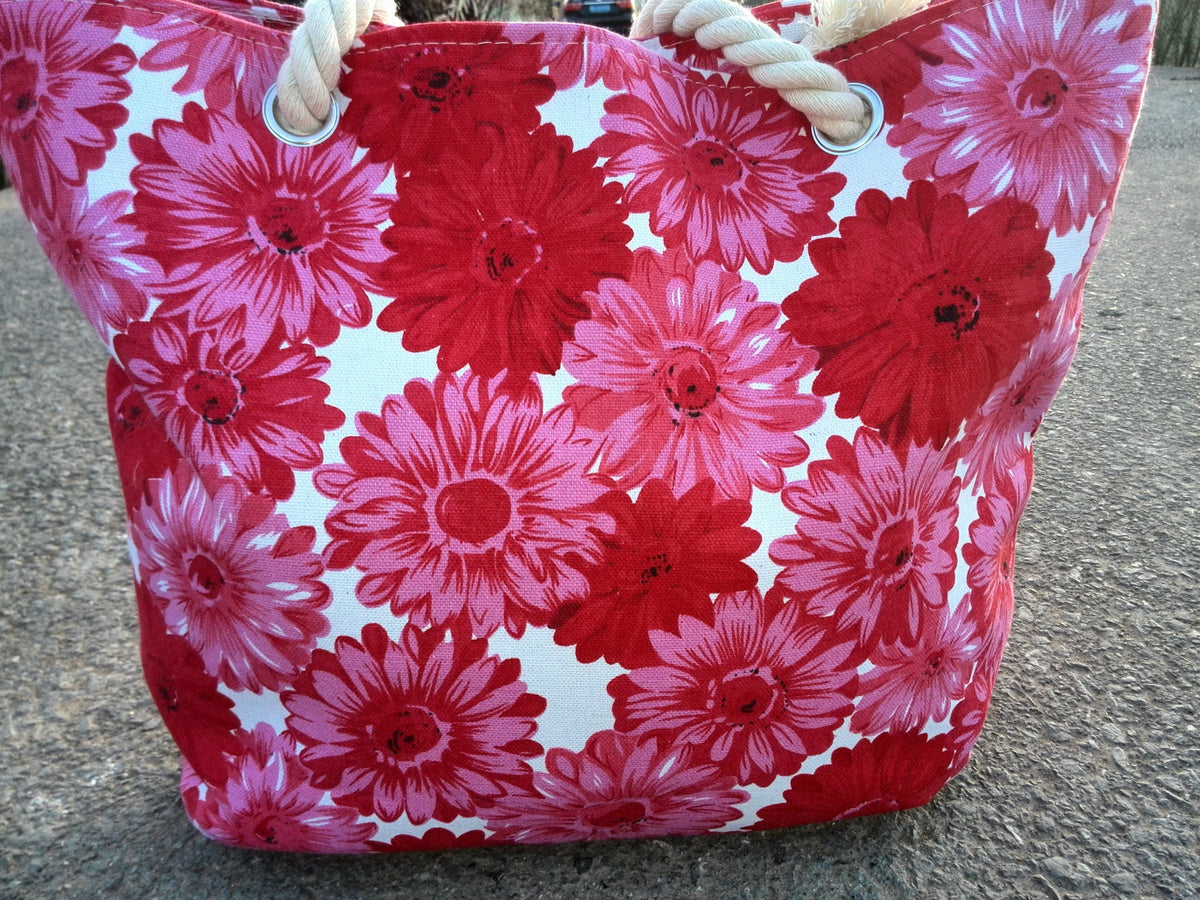 Beach bag with floral motifs and sturdy rope handles LoungeYard — product view 7