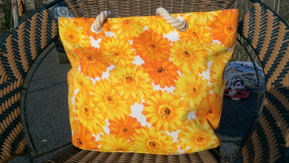 Colorful beach bag with sturdy ropes LoungeYard — product view 3