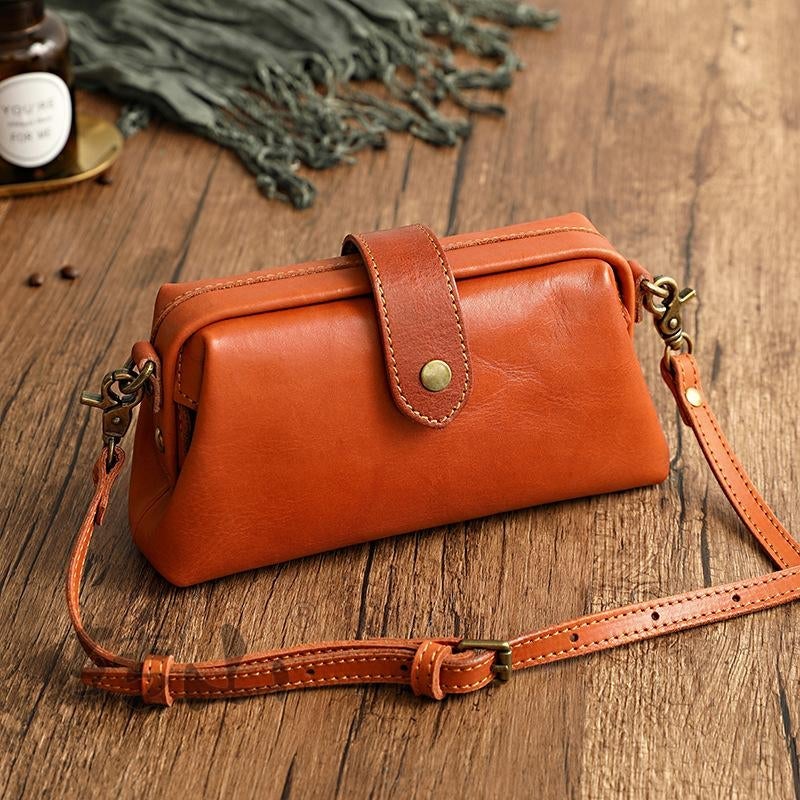 LoungeYard | Vintage handmade leather bag — product view 4