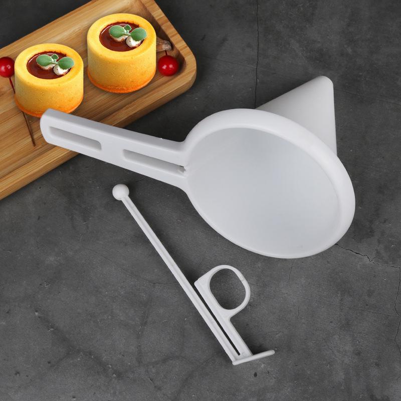 LoungeYard | Handheld Portion Cup Cake Dispenser — product view 2