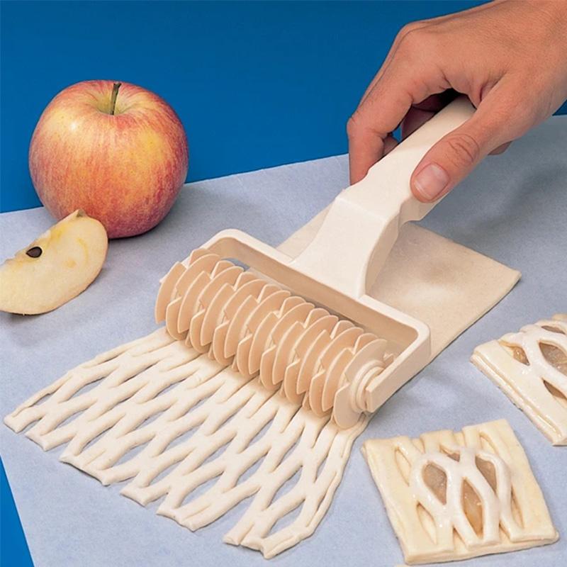 LoungeYard | Pasta lattice roller cutter — product view 2