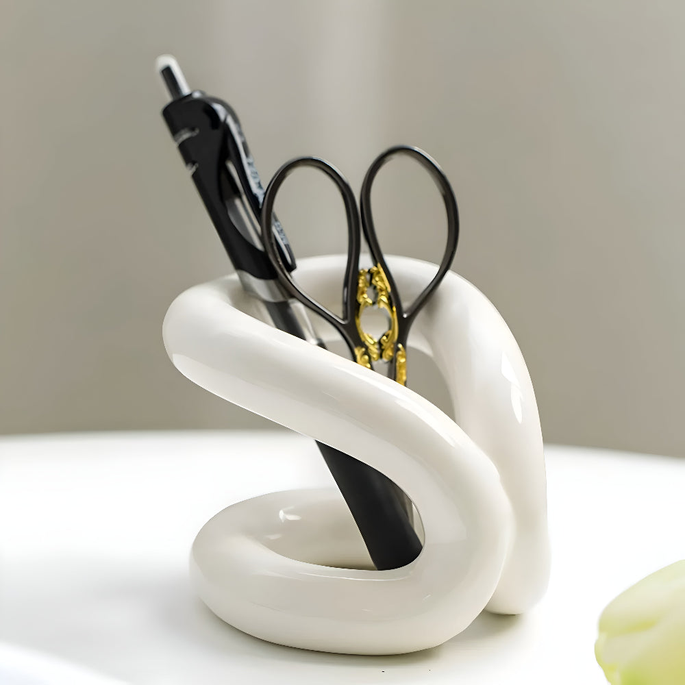 LoungeYard | Nordic Knot Ceramic Holder — product view 2