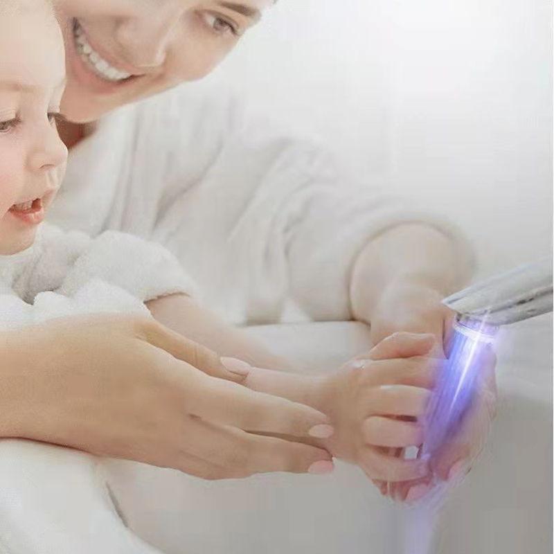 LoungeYard | Temperature Controlled Colour Changing Taps — product view 4