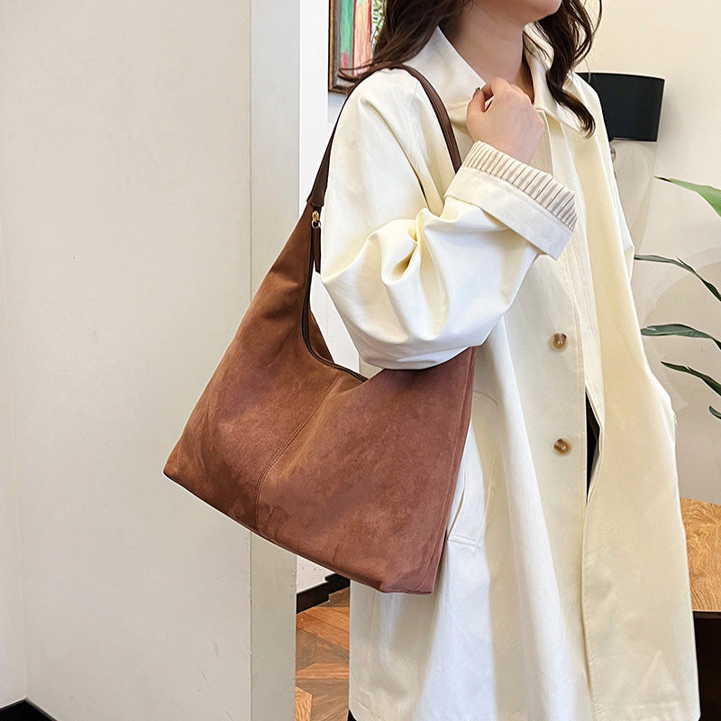 LoungeYard | Suede messenger bag with large capacity — product view 2